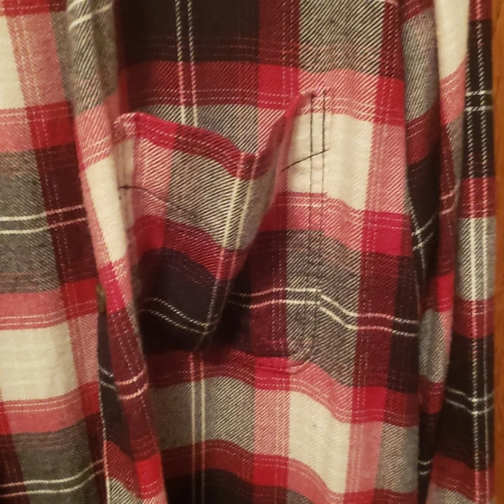 Button up flannel - Picture 3 of 3